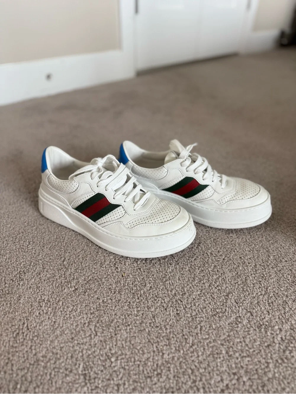 AUTHENTIC Gucci White Leather Sneakers with Red & Green Stripe and Blue Heel - Picture 2 of 7